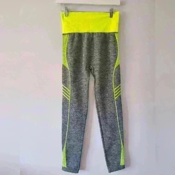 NEW MIX exercise outfit. ONE SIZE. - Picture 2 of 11